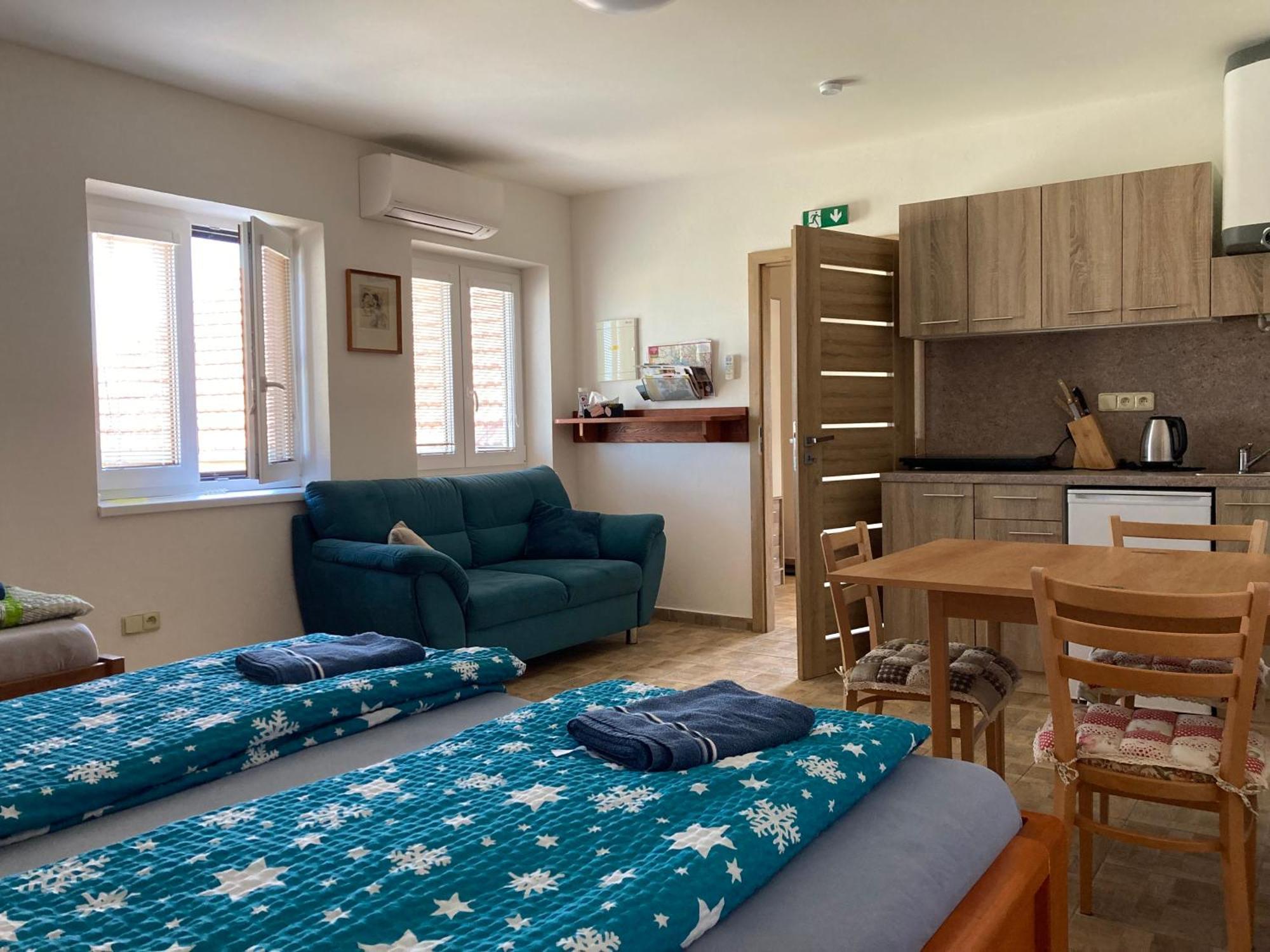 Apartmany S Klimatizaci - Penzion U Kudlacku Pouzdrany Ngoại thất bức ảnh